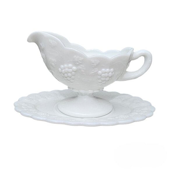 WESTMORELAND Paneled Grape Vintage Milk Glass Gravy Boat with Tray - Picture 1 of 11